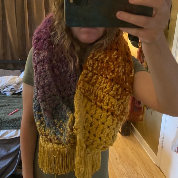 Hand knitted chunk scarf made by @cattheoptimist - Picture 4 of 4